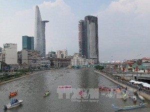 Thành phố Hồ Chí Minh mít tinh kỷ niệm 38 năm thống nhất đất nước - ảnh 2